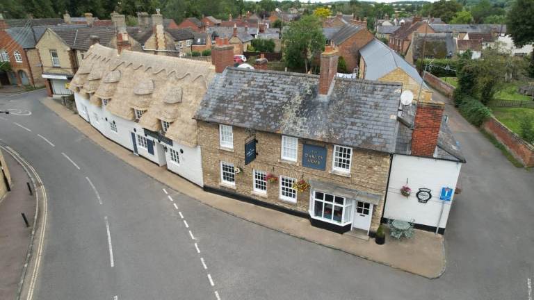 Free of tie Pub + owner accommodation for rent - Harrold Beds - £500 p/w +VAT Direct from Landlord