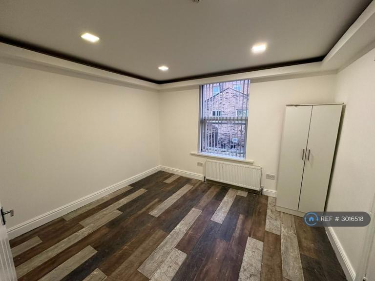 1 bedroom in Edmund St, Bradford, BD5 (#3016518)