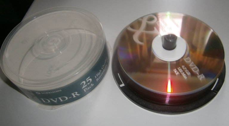 FREE 15x unused DVD-RW discs in a carry-case. 4.7GB, 120 min