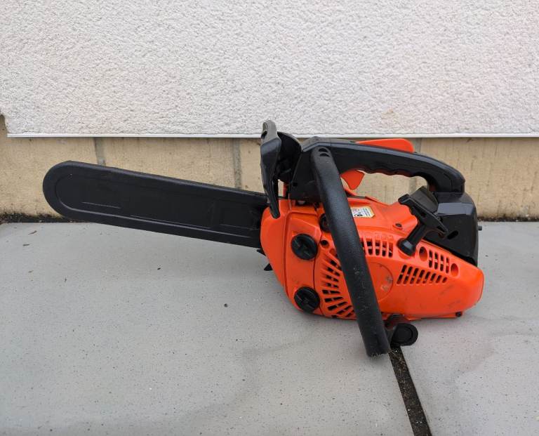 Petrol top handle chainsaw 