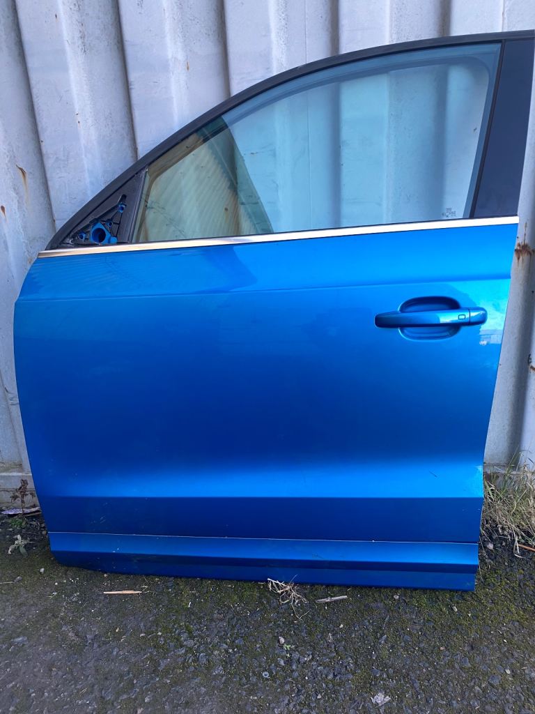 Audi Q3 Passenger side -door complete 
