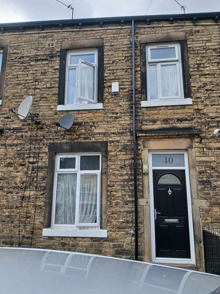 3 Bedroom House let BD5 0PP Near ST Lukes Hospital University COllege City centre motorway schools