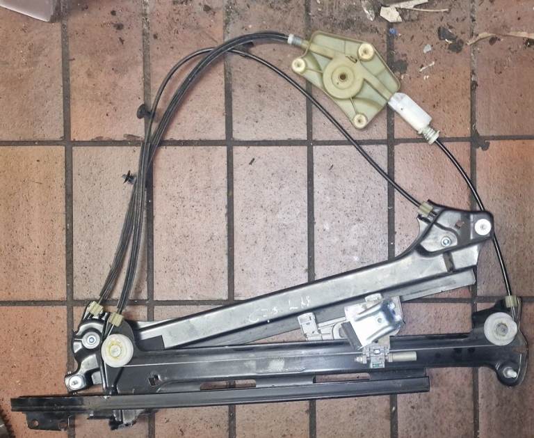 Volvo C70 Left Side Window Regulator 2006
