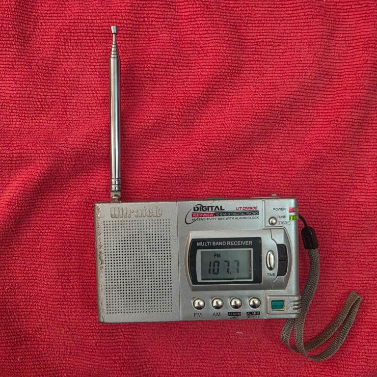 Vintage Old Pocket Radio Collectable, Am, Fm, Alarm Clock, Battery X2 AA