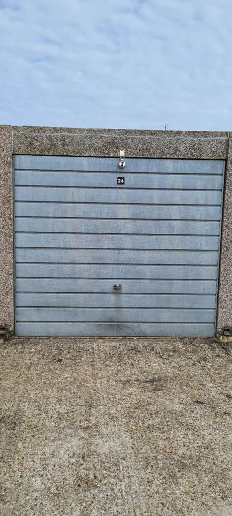 Garage for Let Near Horsham Station