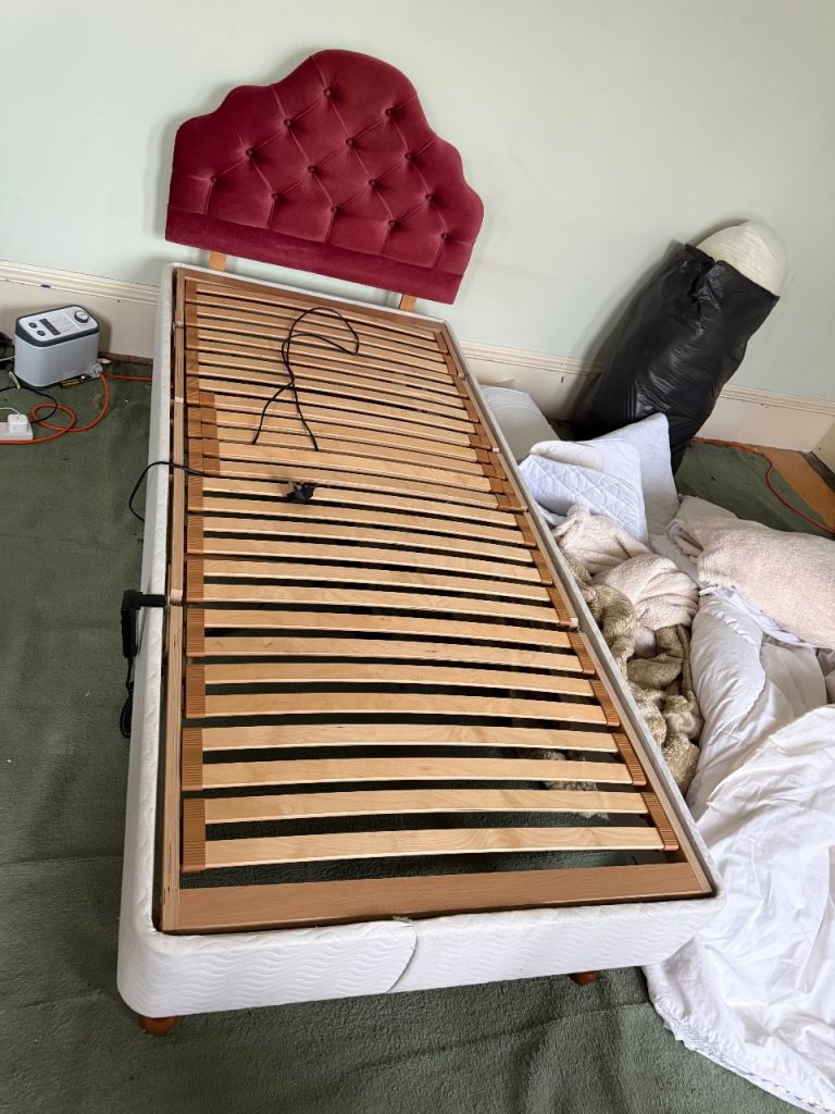 Single adjustable orthopedic electric bed