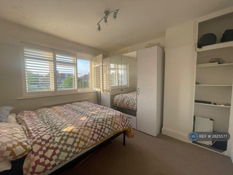 1 bedroom in Wendover Drive, Bedford, MK41 (#2825577)