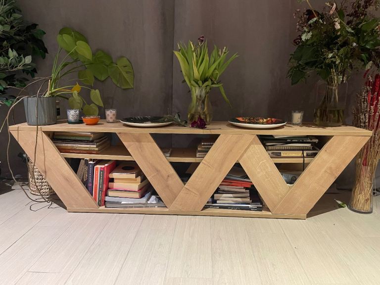 TV stand / shelves 