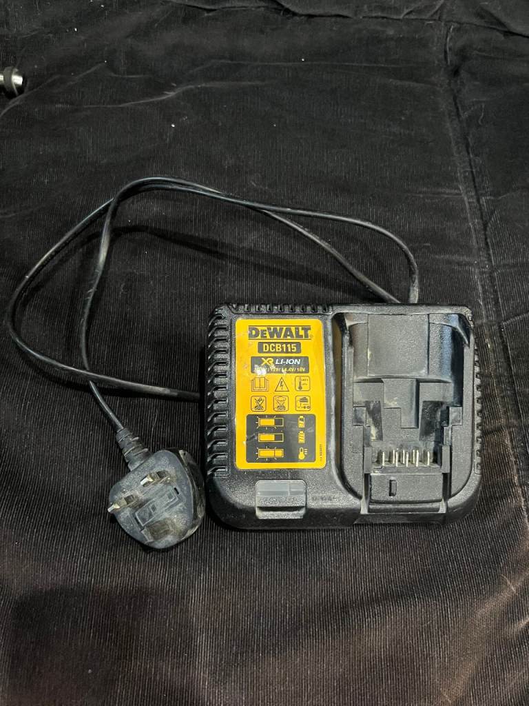 Dewalt Charger DCB115