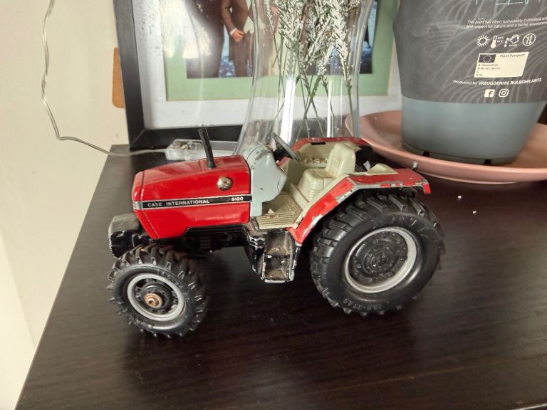 Toy tractor 