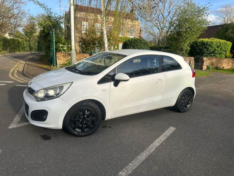 KIA RIO 2012 IN GOOD WORKING CONDITION !