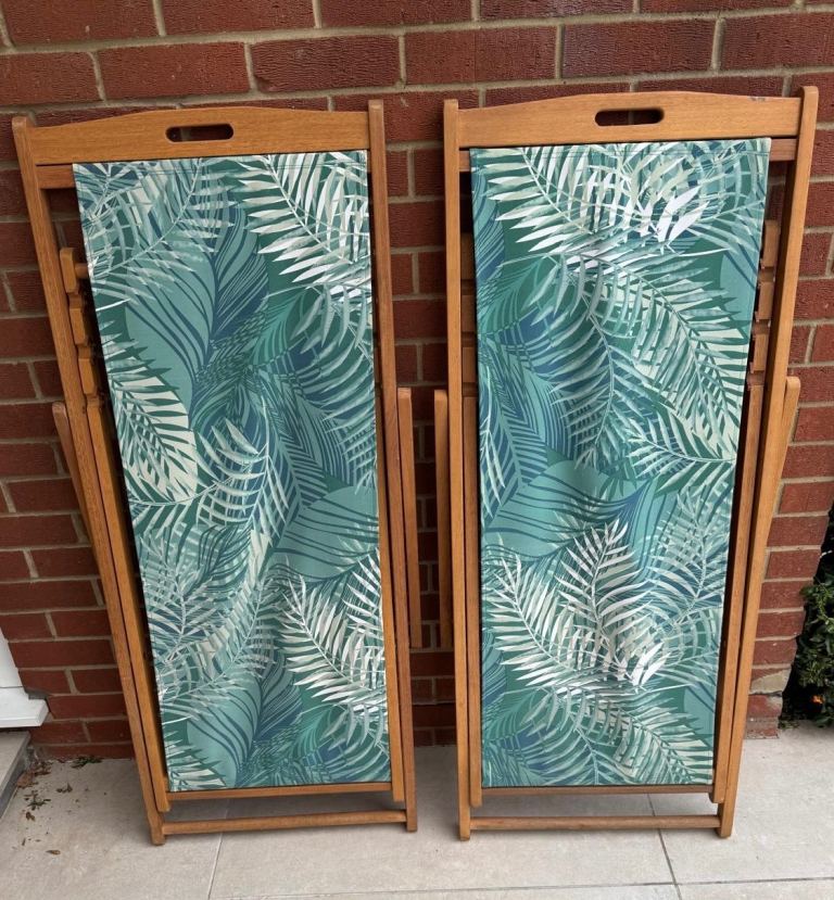 2x deck chairs