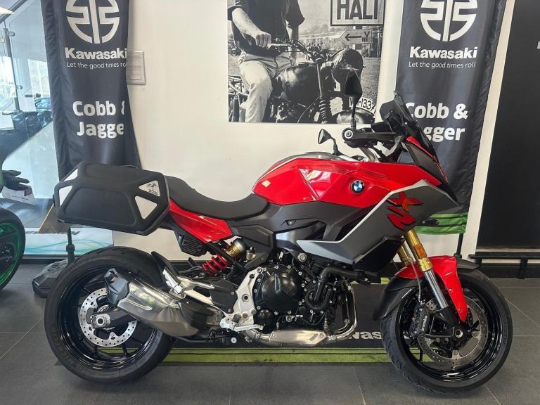 BMW F900XR-PANNIERS-SERVICE HISTORY- LOW MILES