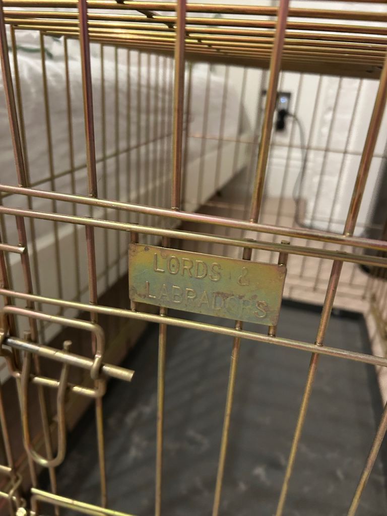 Lords & Labradors dog crate - gold - size M