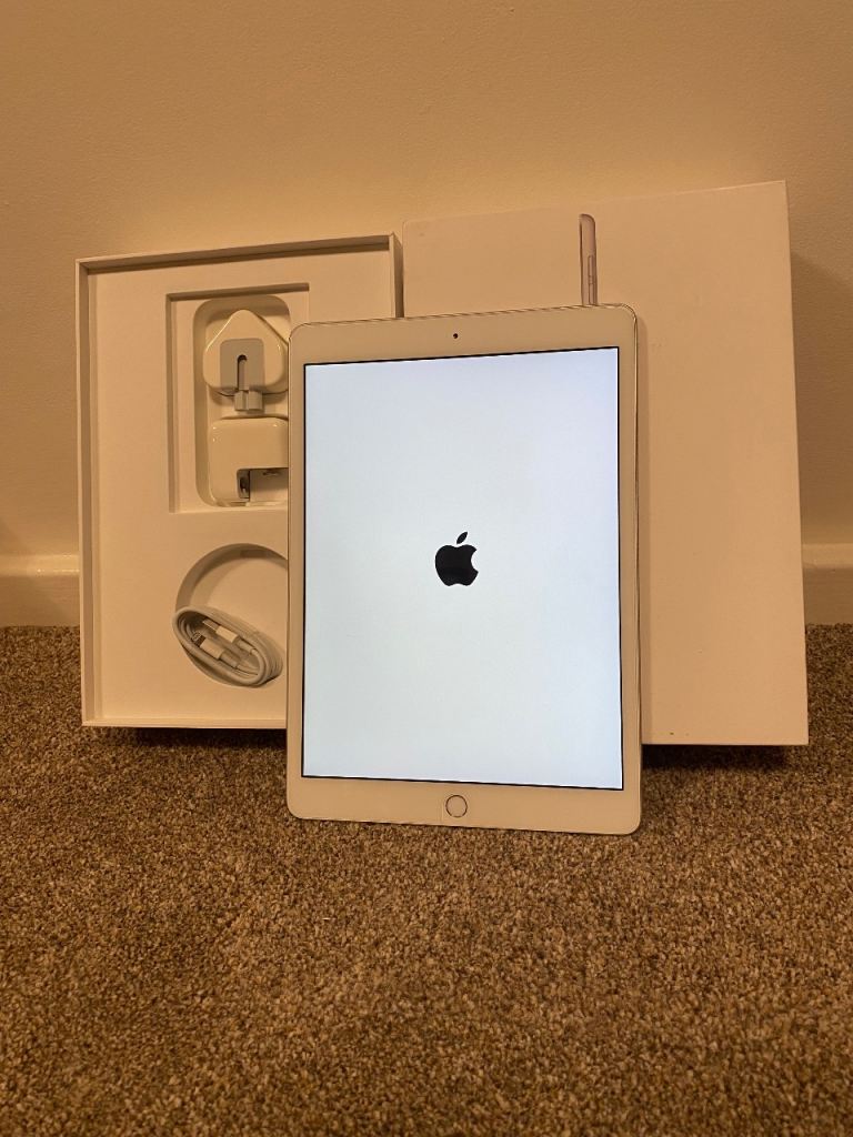 Apple iPad silver (7th gen) with Charger and Box – As Good As New
