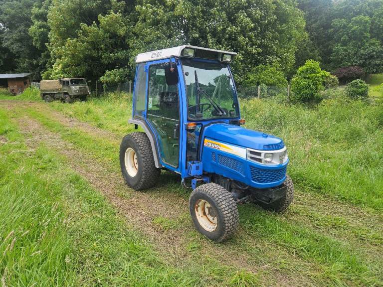 Iseki 4wd tm3265, compact tractor, 620 hours. 