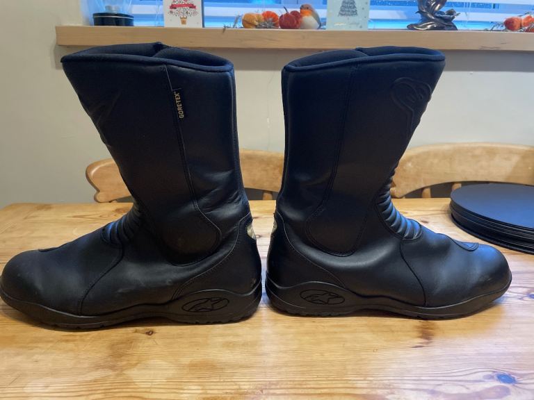 Alpine stars motorbike boots