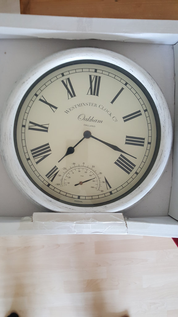 WALL CLOCK NEW BOXED + BATTERY, STILL AVAILABLE OPEN TO OFFERS 