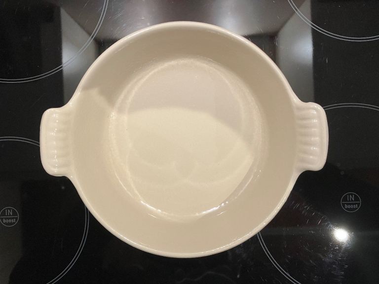 Le Creuset Cast Iron 18cm Shallow Round Baking Serving Dish - Unused Mint Condition
