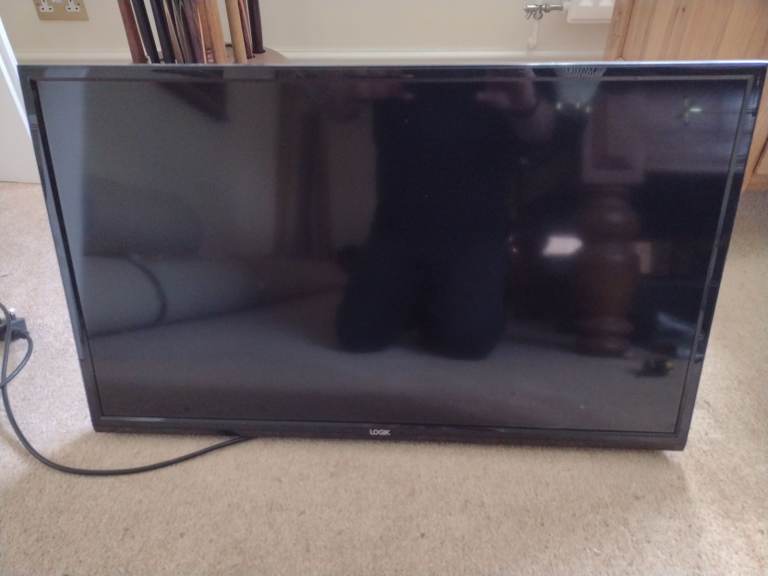 Tv 32in Logic with wall bracket 