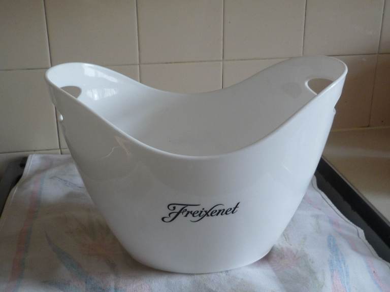 Freixenet White large plastic ice bucket with handles