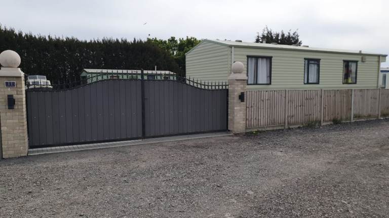 Lovely 2 bedroom caravan 