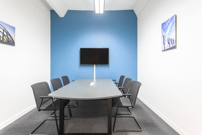 Birmingham - B24 9FE \ Large Office Space with a Flexible Layout for Up to 10 Desks