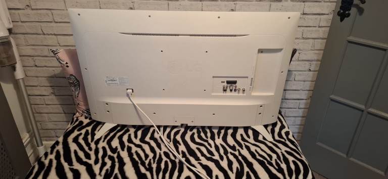 LG - White Flat Screen TV - Good Condition