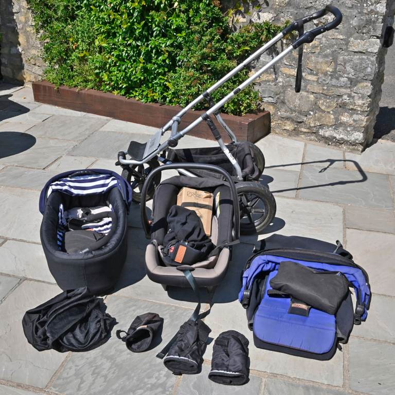 Genuine Mountain Buggy Travel System - carrycot, car seat, buggy, all accessories, and instructions 
