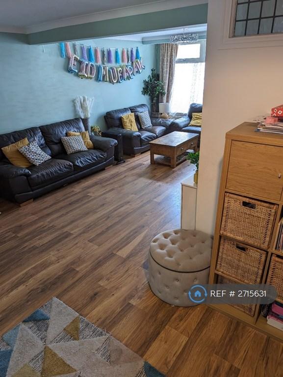 3 bedroom house in St Albans Avenue, London, E6 (3 bed) (#2715631)