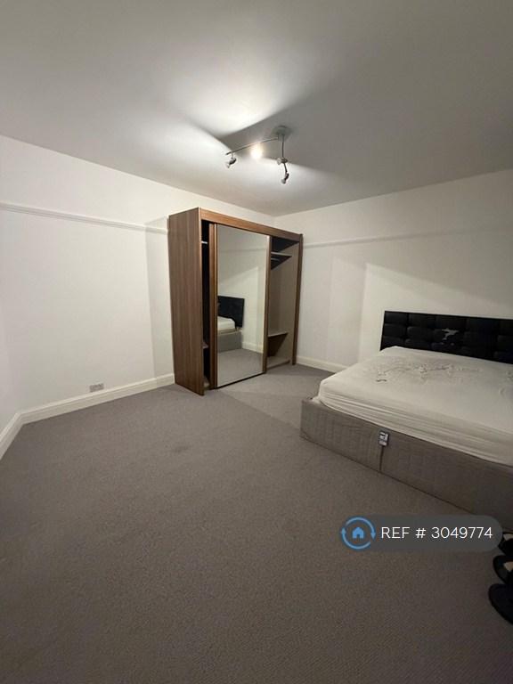 1 bedroom in Gracefield Gardens, London, SW16 (#3049774)