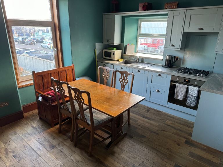 Kitchen Base Units and Wall Cabinets – Light Grey