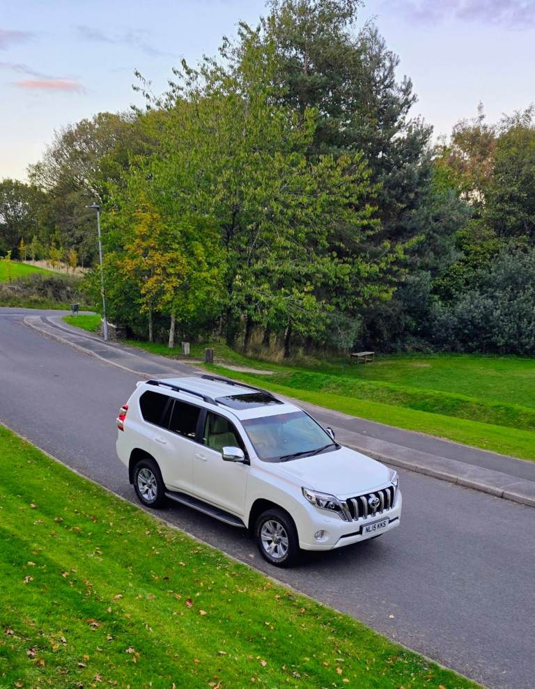Toyota landcruiser invincible white auto fsh Sunroof Beige interior 