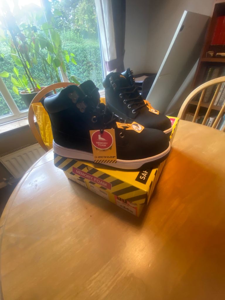 Brand New Dunlop Safety Boots with Steel Toe Caps