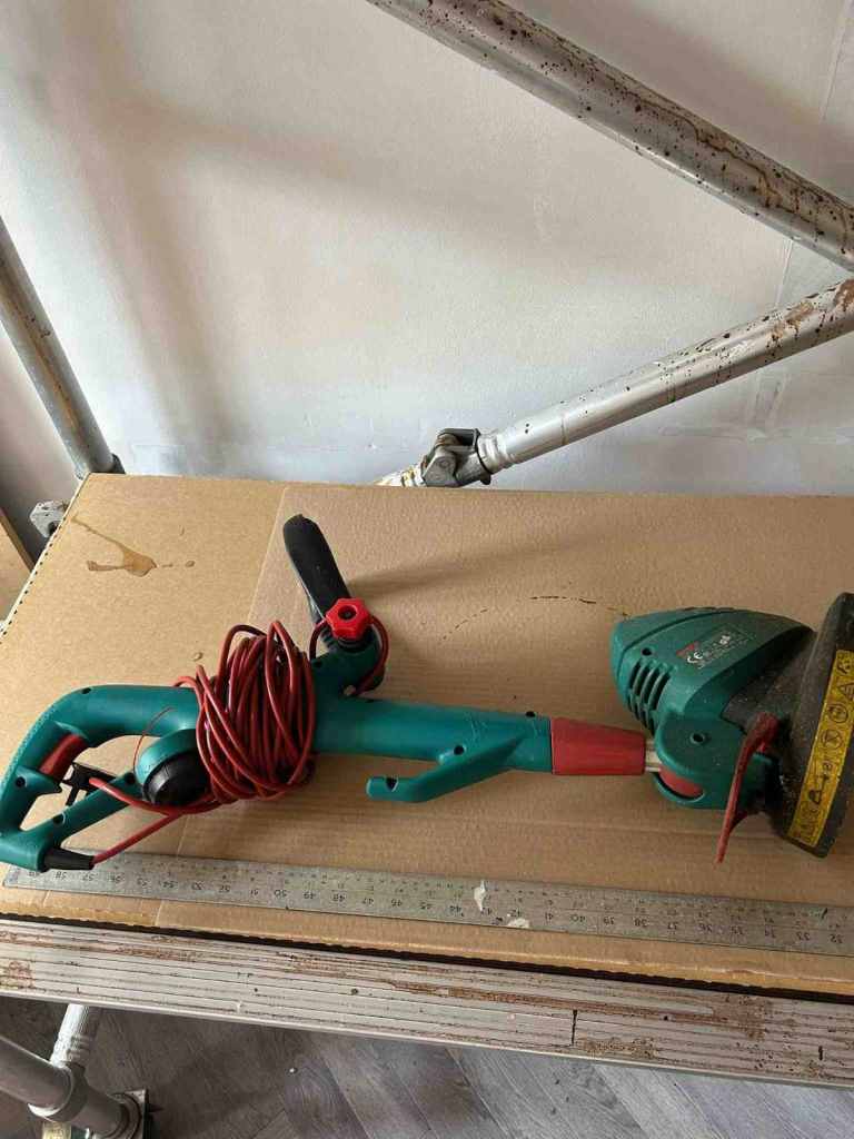 Bosch CombiTrim Adjustable height Electric Grass Trimmer – Good Condition