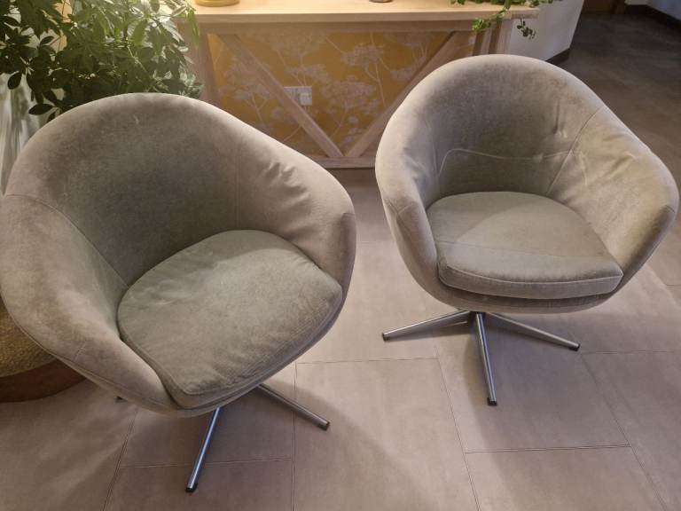 70s bucket swivel style chairs x 2