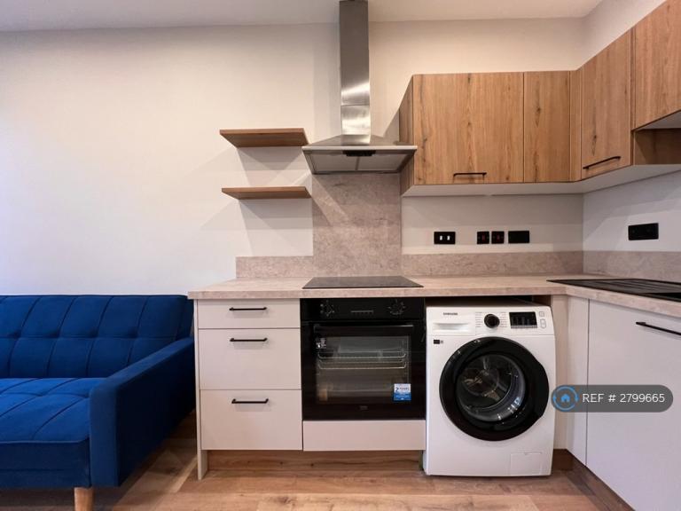 1 bedroom flat in The Headrow, Leeds, LS1 (1 bed) (#2799665)