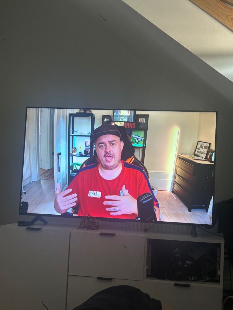 Large Flat Screen TV TlC 50inch