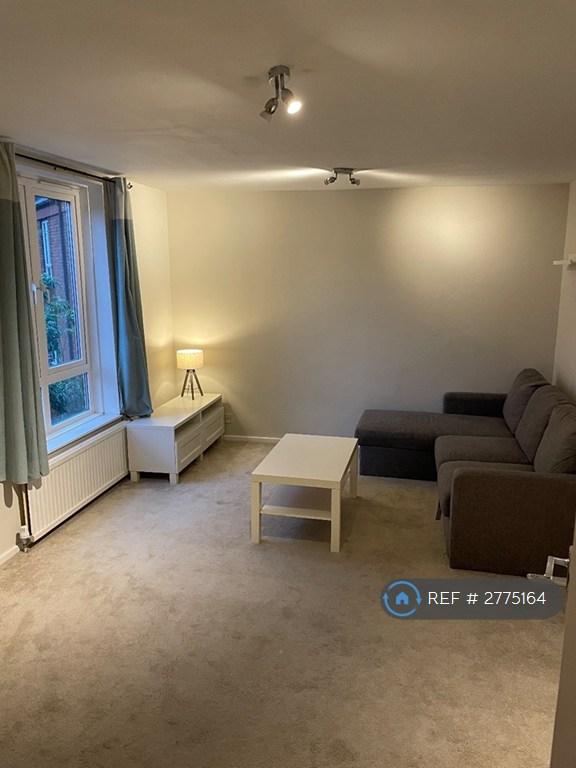 1 bedroom flat in Wrights Green, London, SW4 (1 bed) (#2775164)