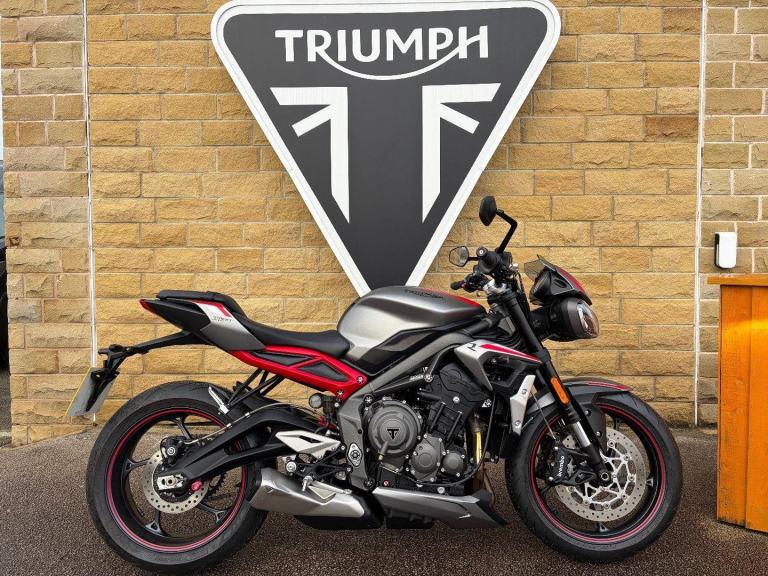 TRIUMPH STREET TRIPLE 765 R- LOW RIDE HEIGHT 2021