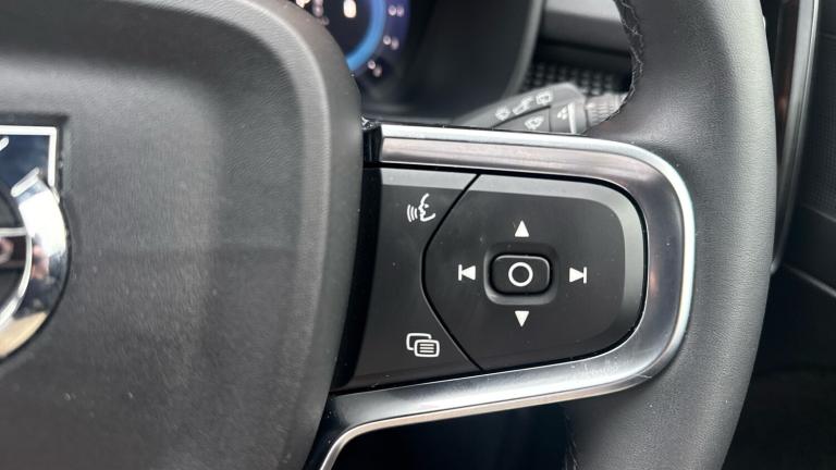 2025 Volvo XC40 2.0 B4P Plus Dark 5dr Auto Petrol Estate Estate Petrol Automatic