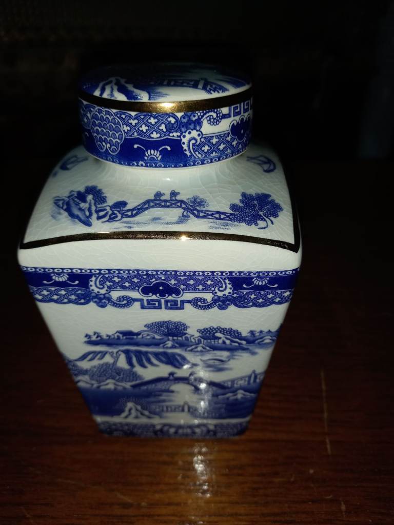 Ringtons collectible blue & white Chinese design loose tea container in ceramic
