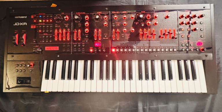 Roland JDXA analogue digital crossover super polyphonic synth