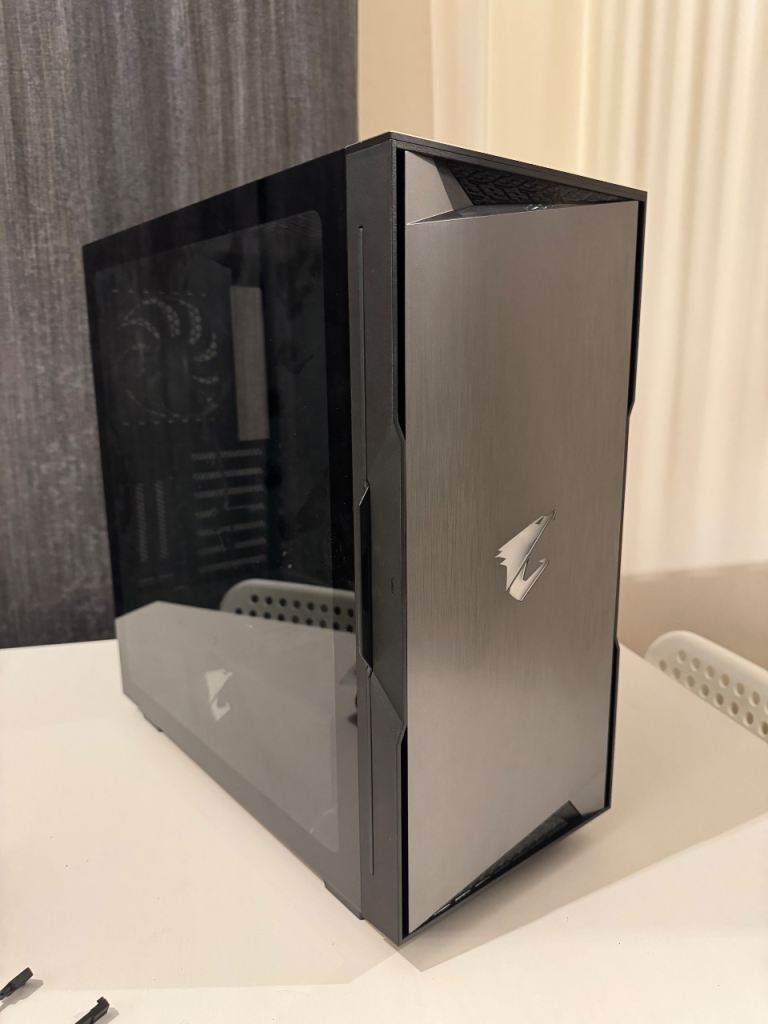 Gigabyte AORUS C300 Glass ATX Mid-Tower Case
