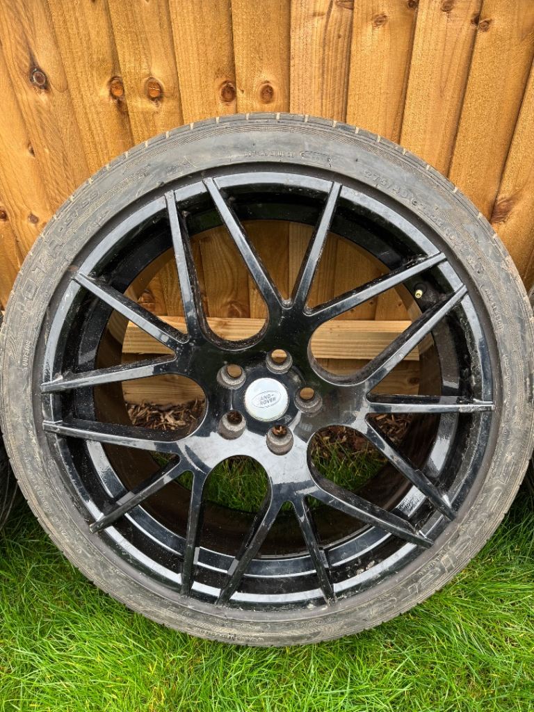 Land Rover 22” alloy wheels 