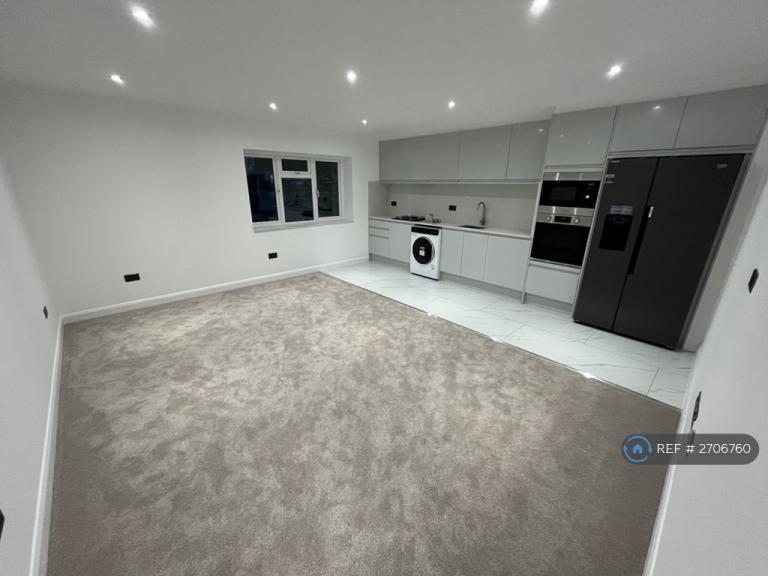 3 bedroom flat in Long Lane, Croydon, CR0 (3 bed) (#2706760)