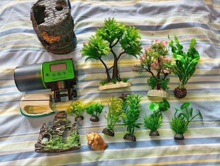 Aquarium Decorations and Automatic Feeder – Good Condition