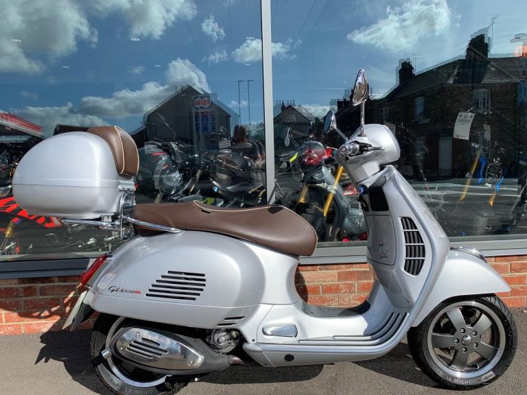 Piaggio Vespa GTS 300 SUPER ABS - 1 OWNER - 1287 MILES - 70th Anniversary