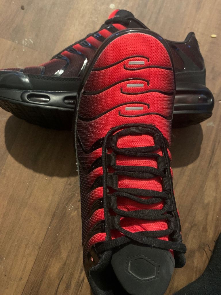 Men's Red and Black Trainers - UK Size 8.5, As Good As New