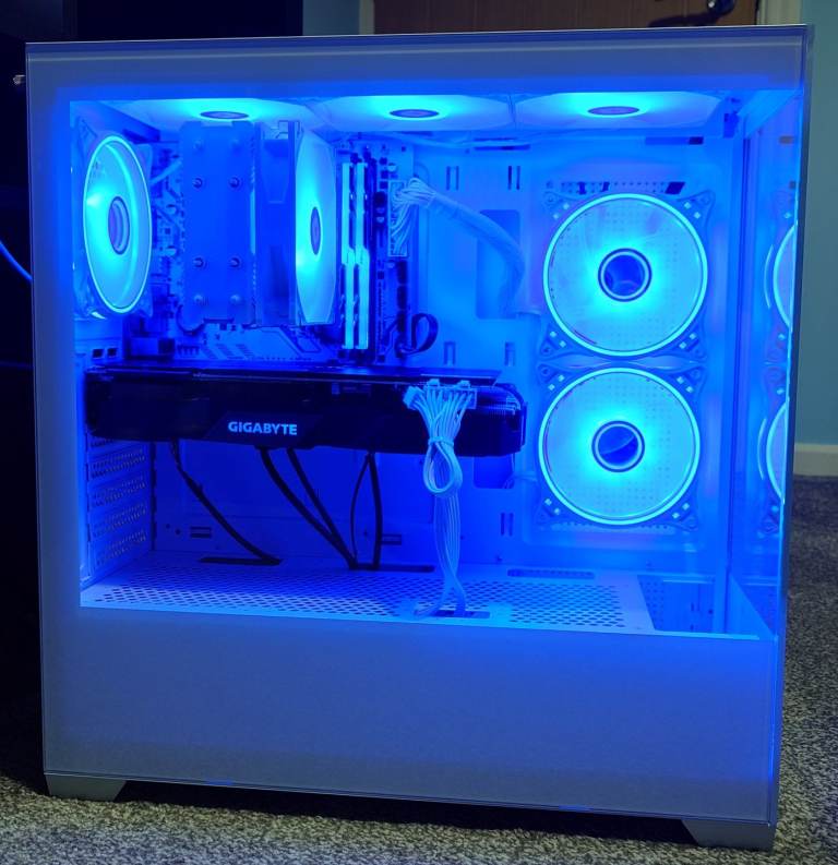 White Custom Gaming PC | RTX 2070 S 8GB | Ryzen 7 2700x | 16GB RAM | 512GB NVME SSD | Win 11 Pro